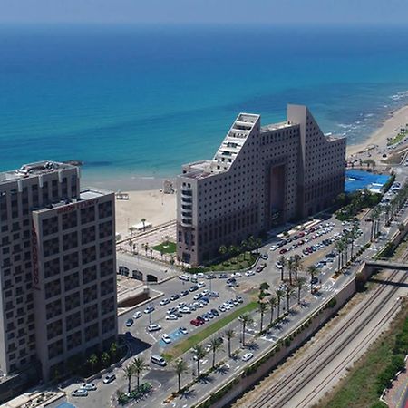 Almog Tower Aparthotel Haifa Buitenkant foto