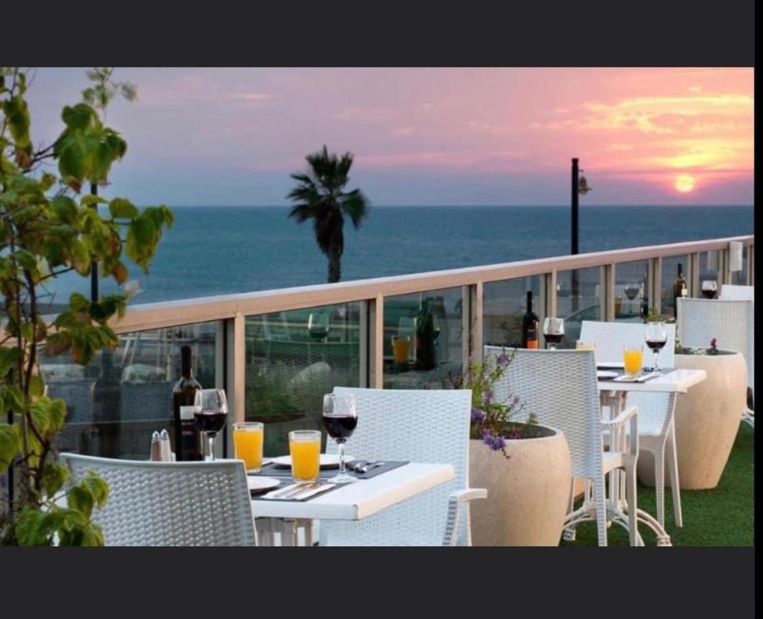Almog Tower Aparthotel Haifa Buitenkant foto