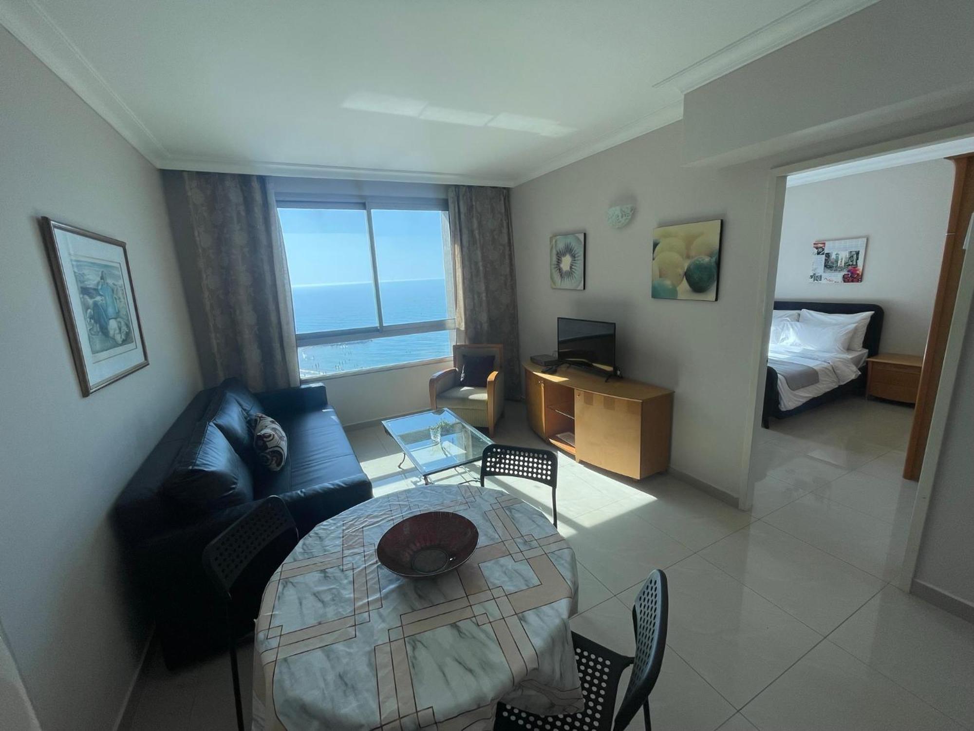 Almog Tower Aparthotel Haifa Buitenkant foto