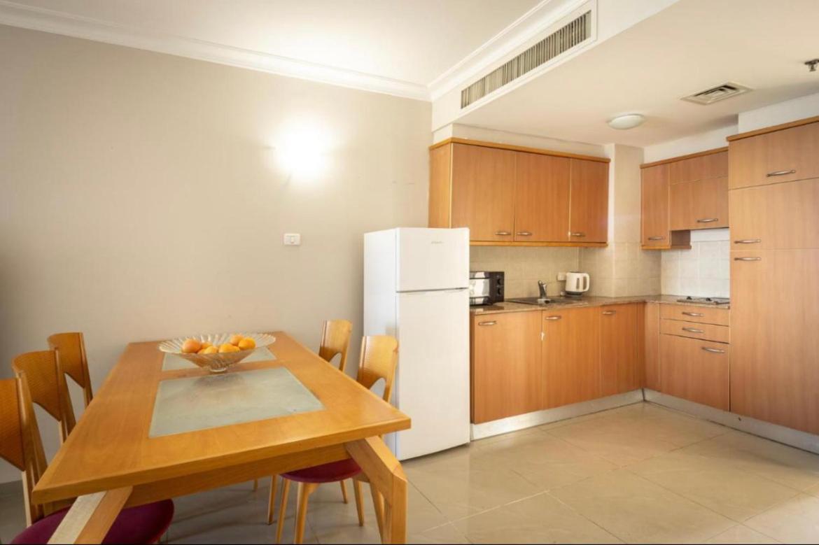 Almog Tower Aparthotel Haifa Buitenkant foto