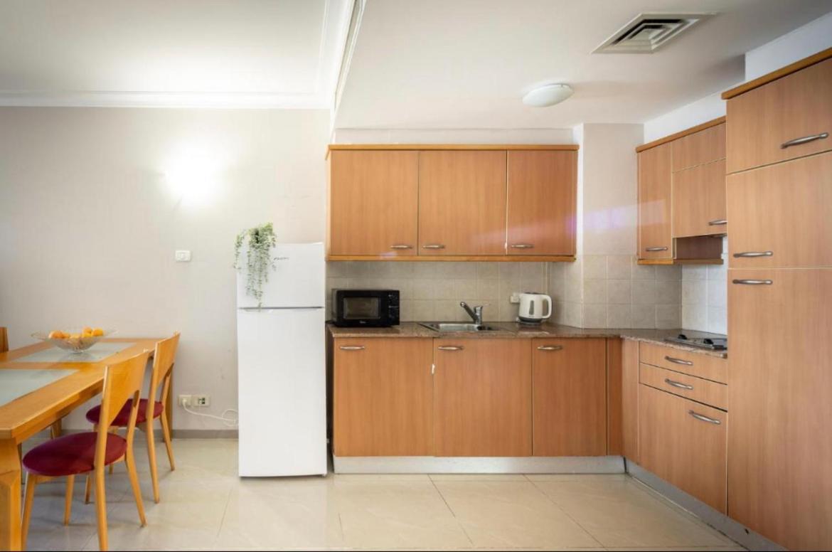 Almog Tower Aparthotel Haifa Buitenkant foto