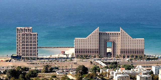 Almog Tower Aparthotel Haifa Buitenkant foto